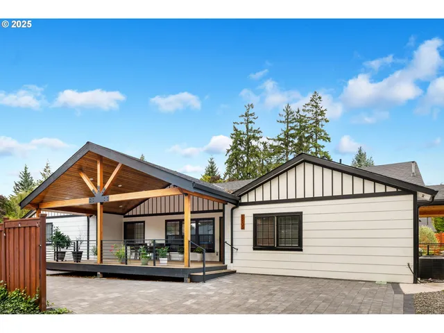 8955 SW Club Meadow Ln, Portland, OR 97225