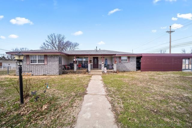 902 Karen St, Pryor, OK 74361