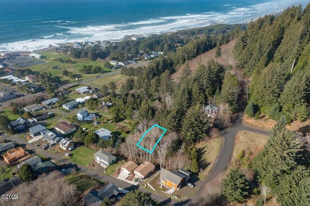 210 Chief Albert Dr, Yachats, OR 97498