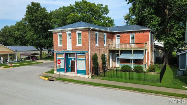 302 S  Main St, Trenton, IL 62293