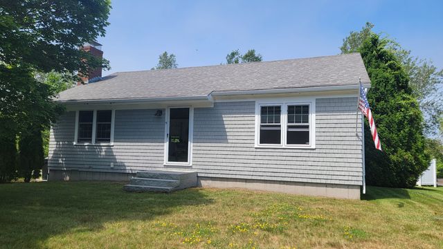 15 Iris Ave, York, ME 03909