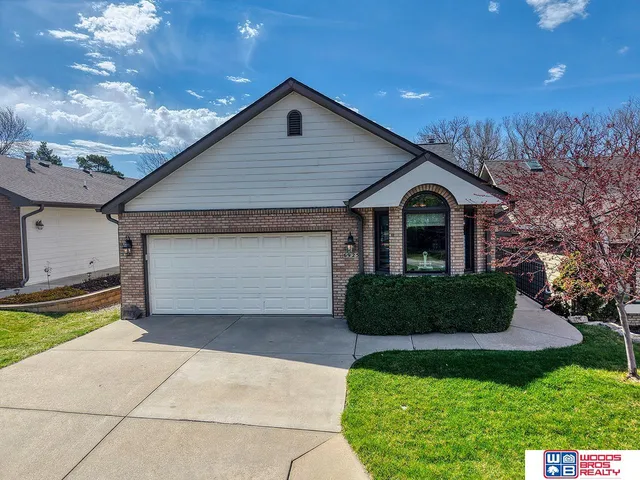 6925 Forest Lake Blvd, Lincoln, NE 68516
