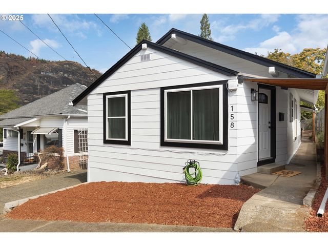 158 SE Houck Ave, Roseburg, OR 97470