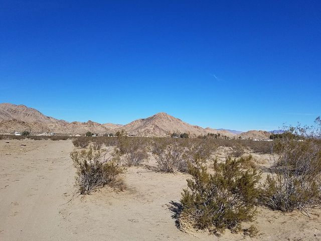 451 Bullrush Rd, Lucerne Valley, CA 92356
