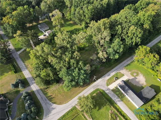 6097 Huntington Rd, Sylvania, OH 43560