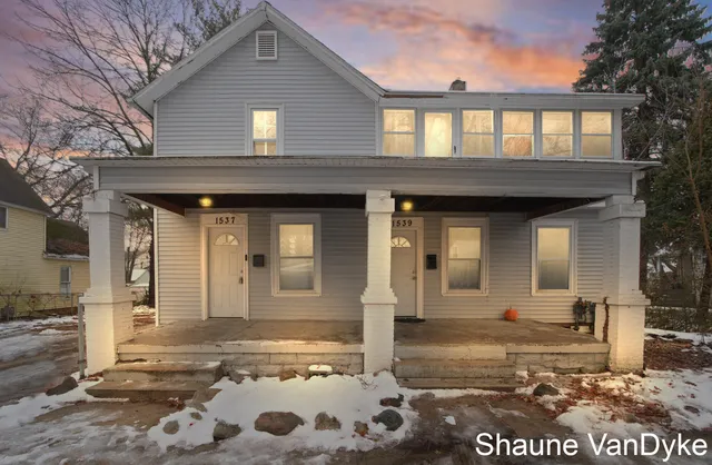 1537 Broadway Ave NW, Grand Rapids, MI 49504