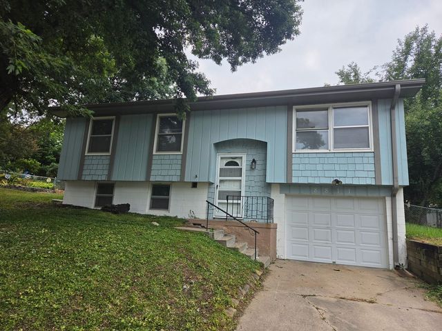 8811 Sprague Cir, Omaha, NE 68134