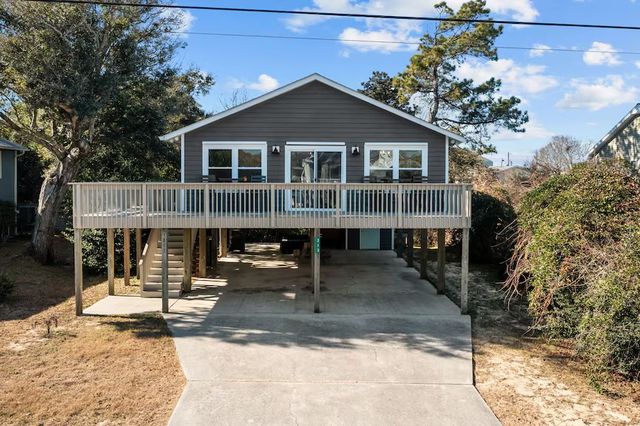 213 Cedar St, Emerald Isle, NC 28594