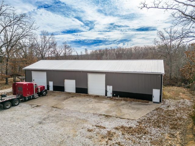 9572 State Route Dd, Bloomsdale, MO 63627