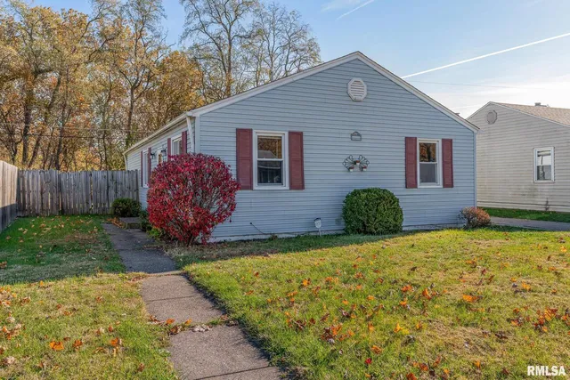 1310 39th St, Moline, IL 61265
