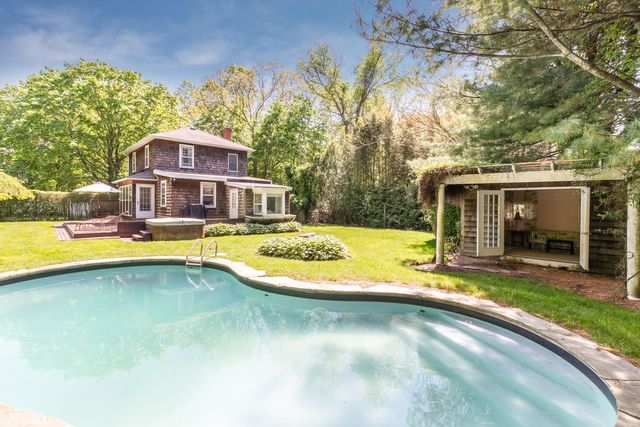 237 N  Sea Mecox Rd, Southampton, NY 11968
