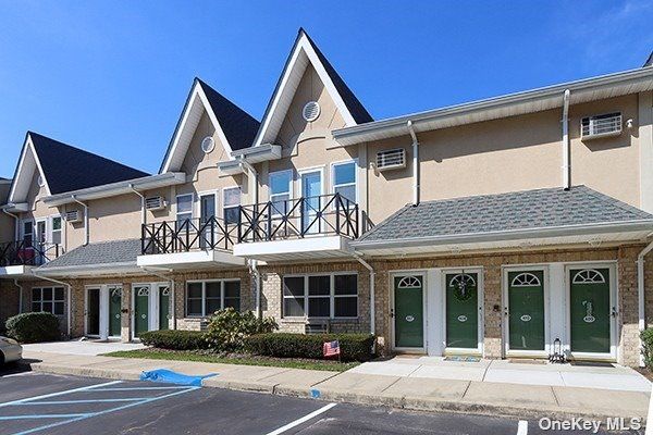 407 Cambridge Court UNIT 407, Glen Cove, NY 11542