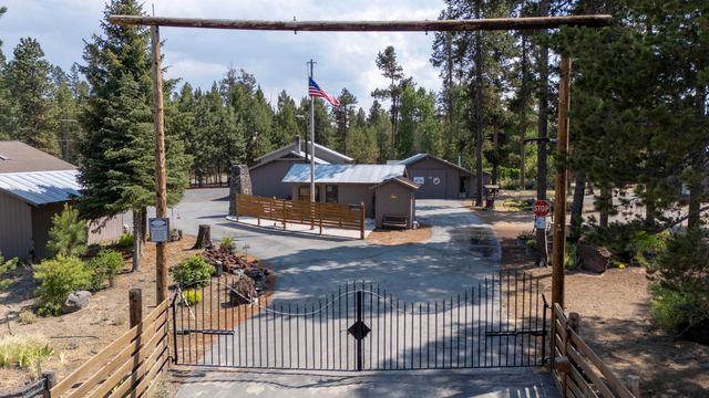 854 Fort Jack Pine Dr, Gilchrist, OR 97737