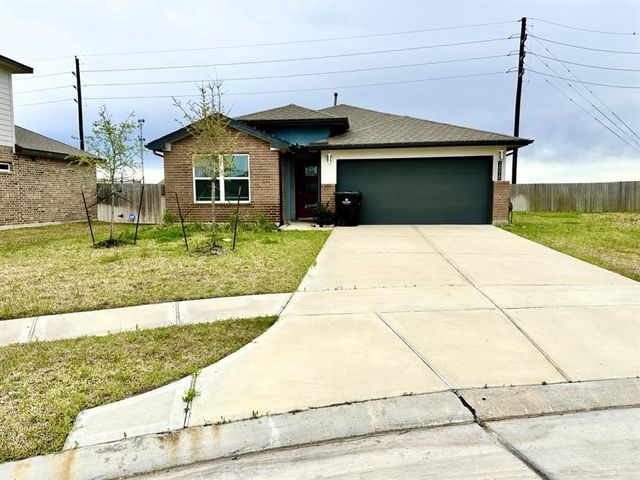 14510 Rain Tree Dr, Baytown, TX 77523