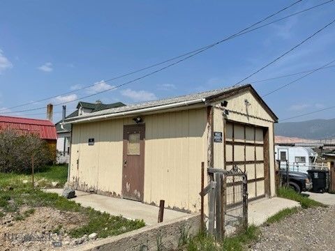 1052 Gaylord St, Butte, MT 59701