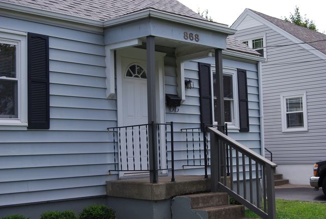 868 Clarks Ln, Louisville, KY 40217