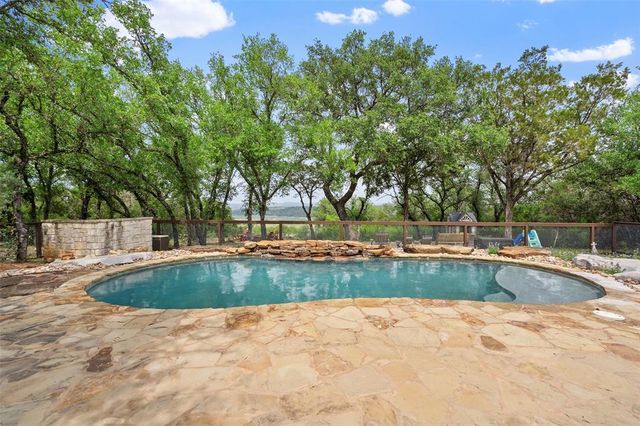 127 Lost Cove Dr, Spicewood, TX 78669