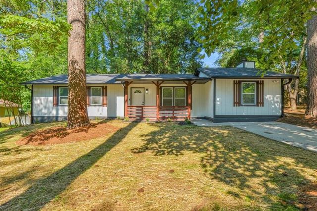 8438 N  Pond Dr, Riverdale, GA 30274