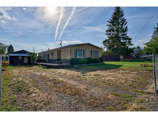 402 S  East St, Joseph, OR 97846