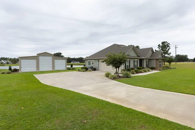 6140 Old Lake Park Rd, Lake Park, GA 31636