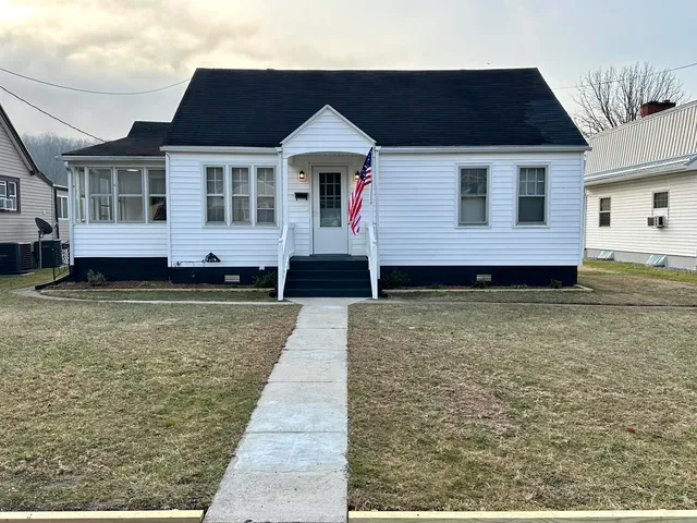 327 E  Gordon St, Covington, VA 24426