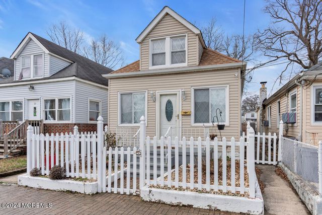 57 Pineview Ave, Keansburg, NJ 07734