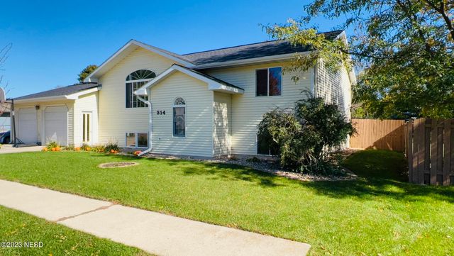 314 13th St SE, Watertown, SD 57201