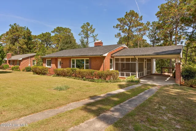 302 Juanita Avenue, Hamlet, NC 28345