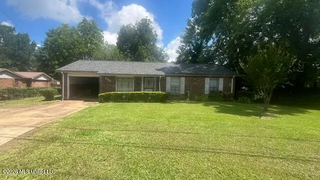 880 South St, Grenada, MS 38901