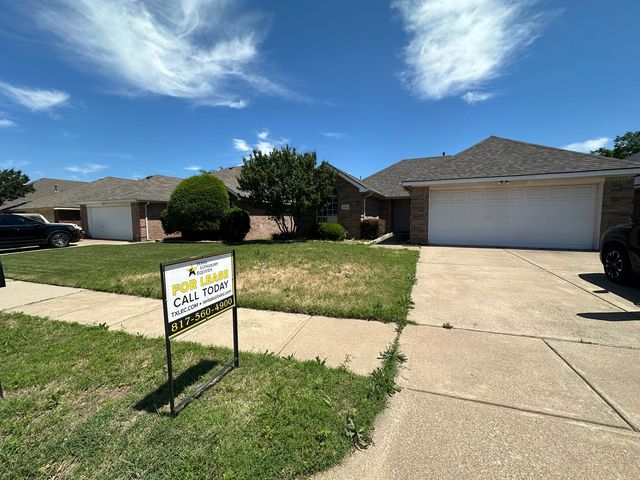 8016 Adcock Ct, Fort Worth, TX 76137