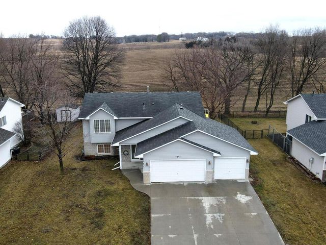 1041 Meadow St, Cologne, MN 55322