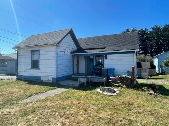 608 G St, Crescent City, CA 95531