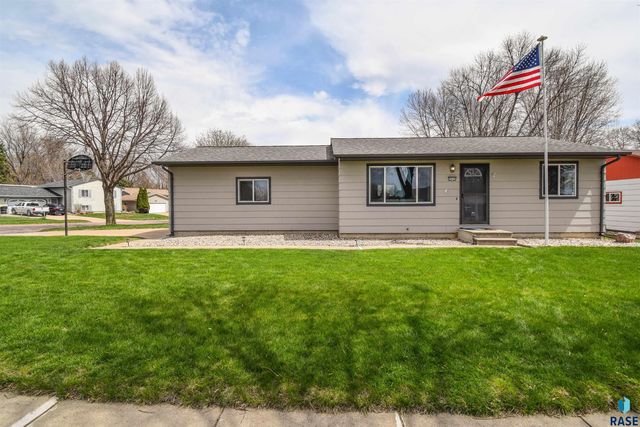 2600 S  Chapelwood Ave, Sioux Falls, SD 57110