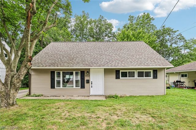 1562 Denison Dr NW, Warren, OH 44485