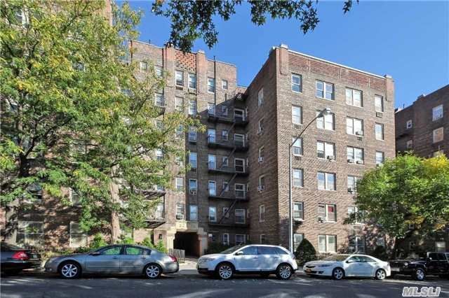 48-36 44th St #7D, Queens, NY 11377