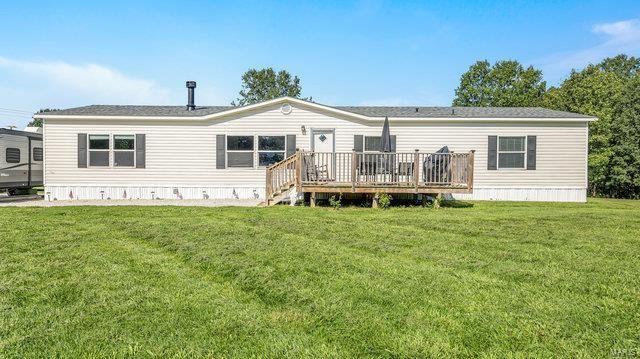 101 Chantilly Acres Dr, Winfield, MO 63389