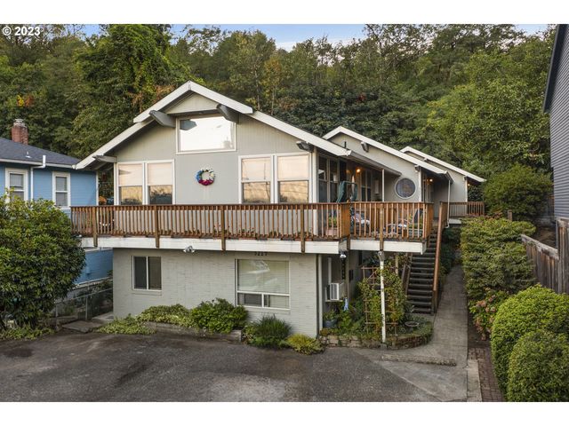 5223 SW View Point Ter #2, Portland, OR 97239