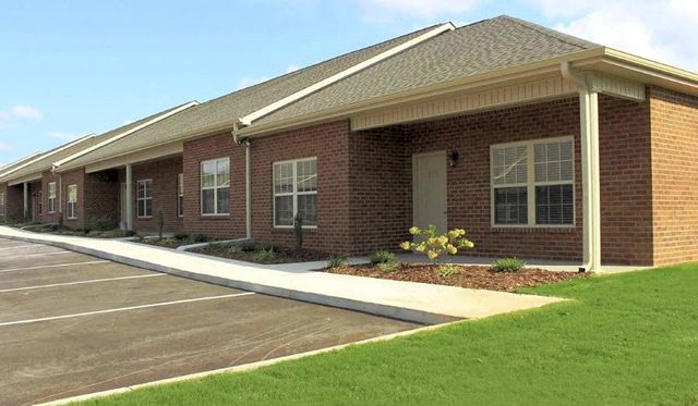 107 Harrison Dr #2702, Tuscumbia, AL 35674