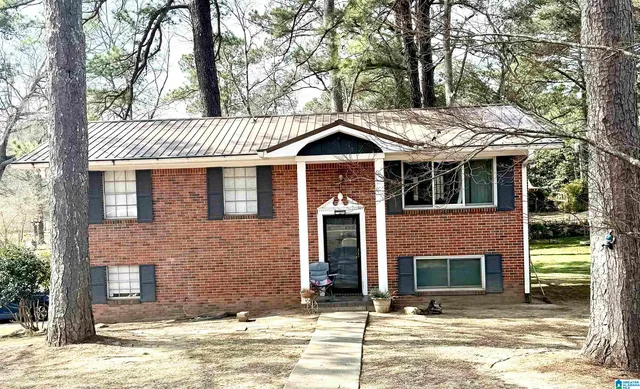 5704 Longview Dr, Adamsville, AL 35005