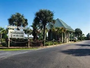 S  Chenier Dr, Madisonville, LA 70447