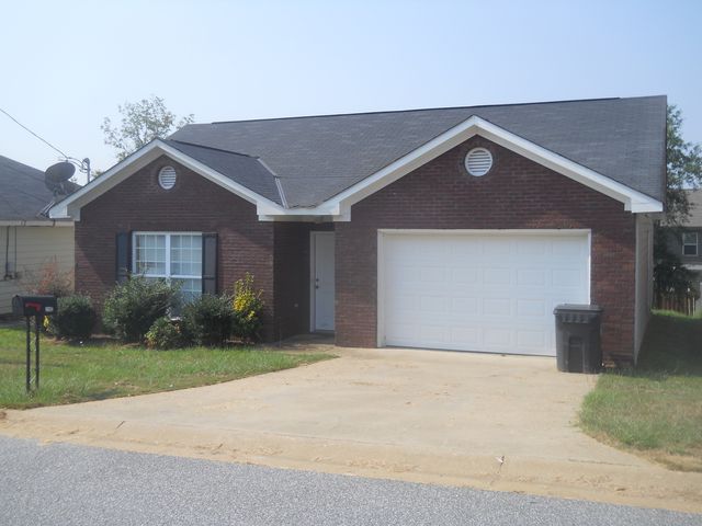 2205 Summerwind Dr, Phenix City, AL 36869