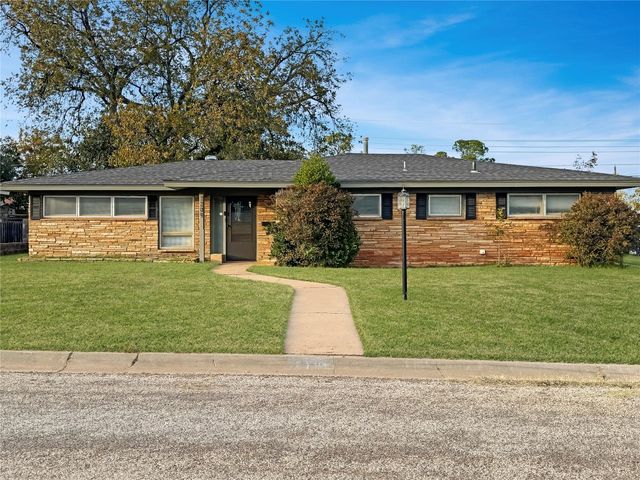 1309 Avondale St, Sweetwater, TX 79556