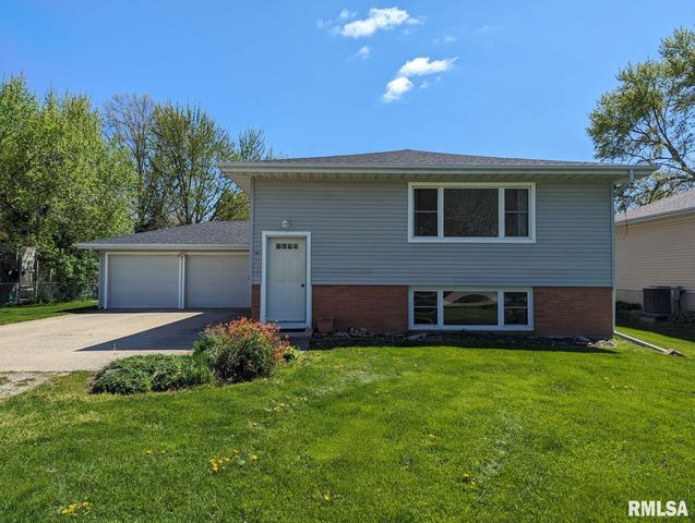 924 South Ctr, Geneseo, IL 61254