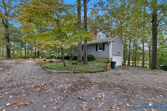16517 Templeton Rd, Disputanta, VA 23842