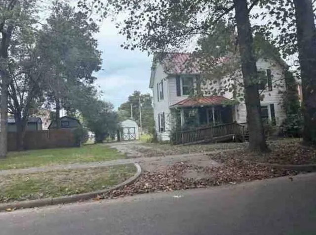 404 E  Cypress St, Charleston, MO 63834