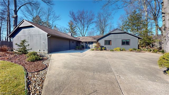 10040 Shale Brook Ct, Strongsville, OH 44136
