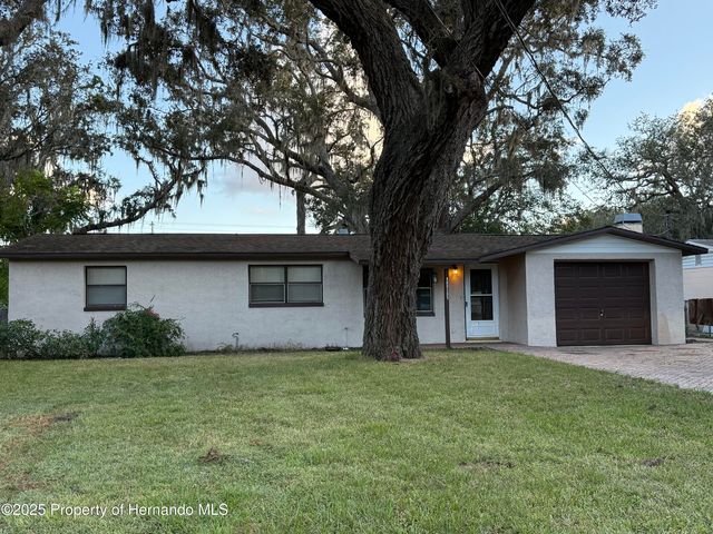 11972 Lakewood Dr, Hudson, FL 34669