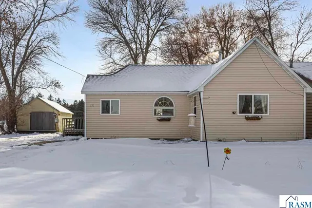 532 W  Radichel St, Lake Crystal, MN 56055