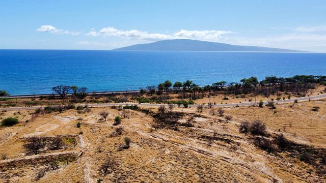 1204 Waianukole St #B, Lahaina, HI 96761