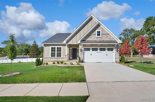 1 Chandler Gates Manor Ct, Saint Louis, MO 63126